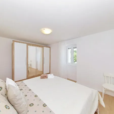 Hébergement de vacances Lovely In With Private Pool *