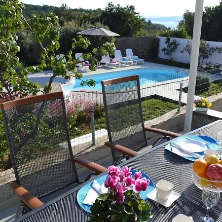 Lovely In With Private Pool Hébergement de vacances *