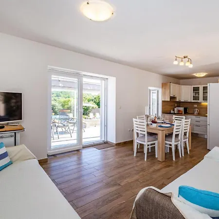 Lovely In With Private Pool Brbinj